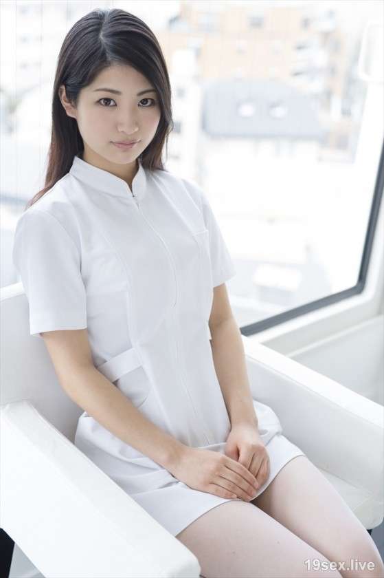 Gallery image for 專業護士 Aoi Mizutani AV 出道