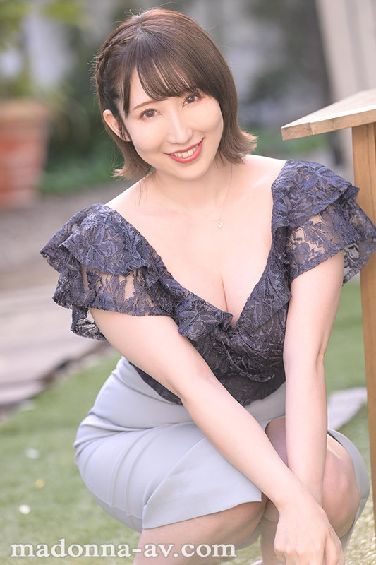 Gallery image for 年下男を無意識に惚れさせちゃう魔性系イイオンナ 奥美遥 34歳 AV DEBUT